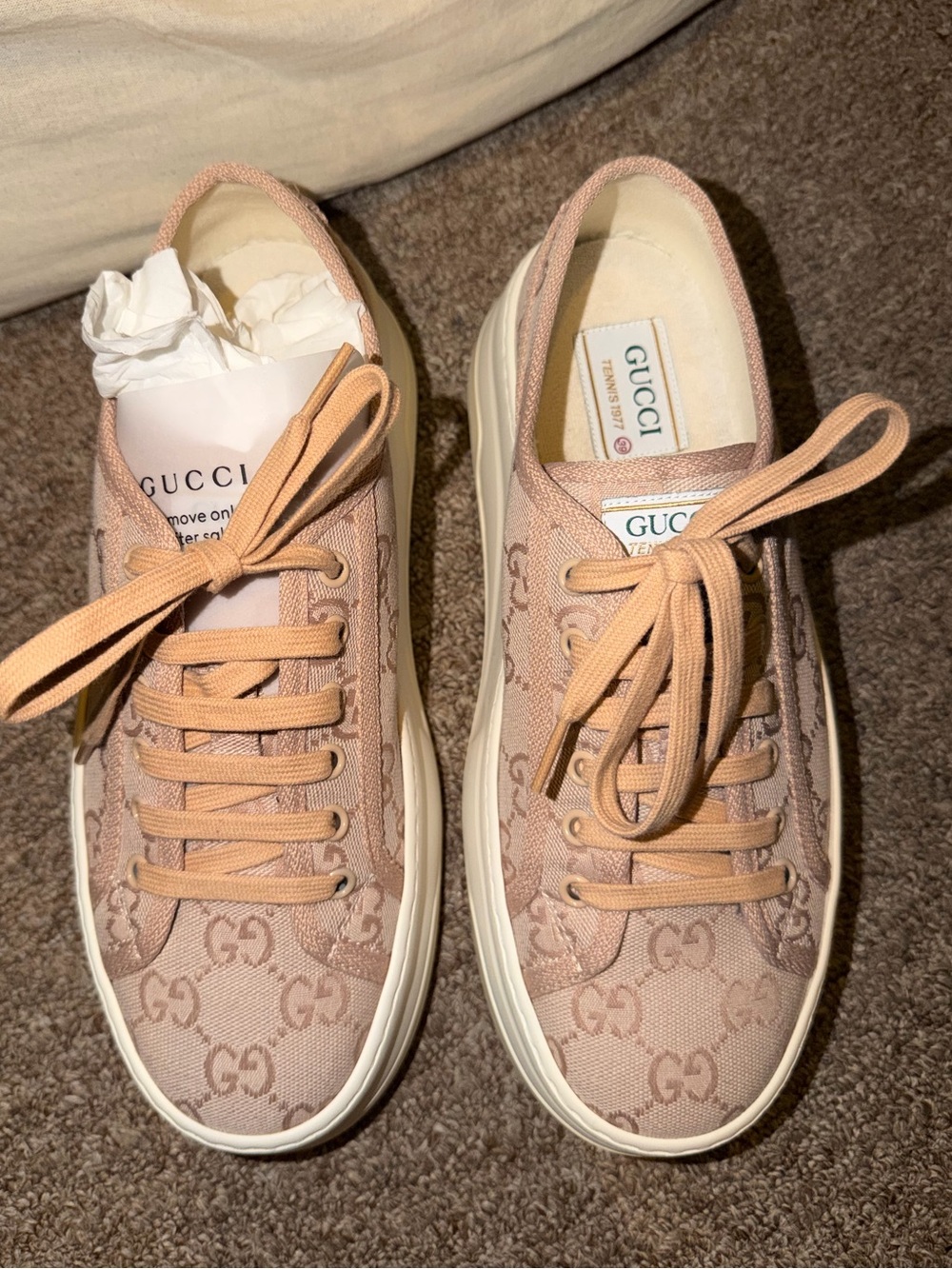 Gucci Women's Neutral/Blush GG Canvas Low-Top Sneakers